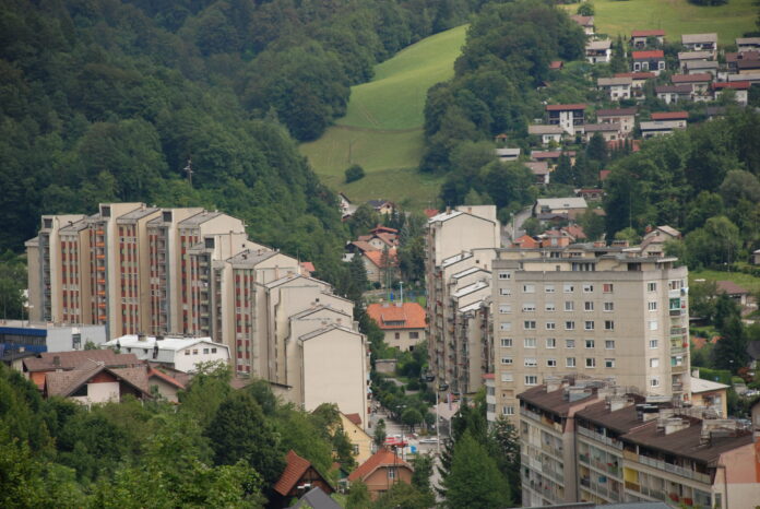 Premalo parkirišč in nepravični redarji?