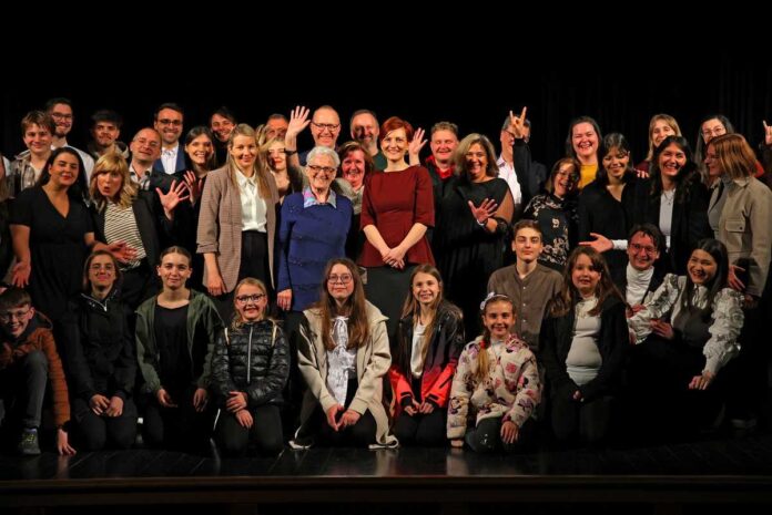 Praznovali, kot pritiče gledališčnikom