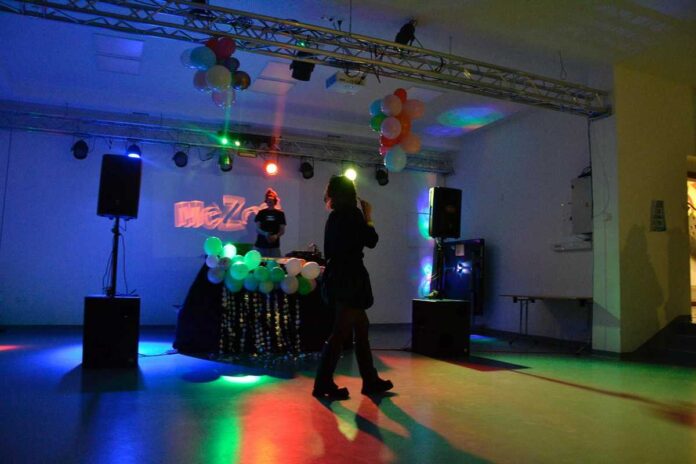 Pustni party v MCZoS