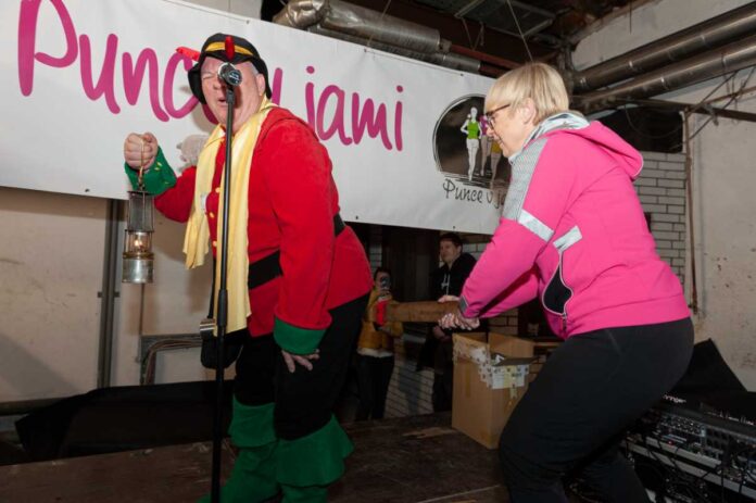 Punce v jami skozi objektiv Nejca Mrežarja