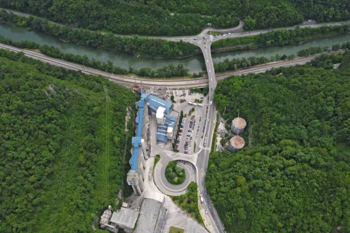 Redarji delili kazni ob železnici