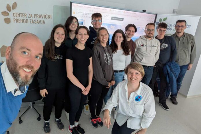 Mladi geografi na obisku v Zasavju