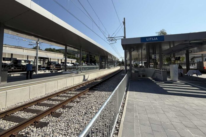 Litija s sodobno železniško postajo