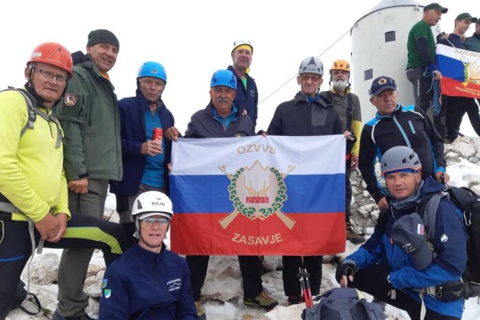 Pohodniki s Kuma na Triglav