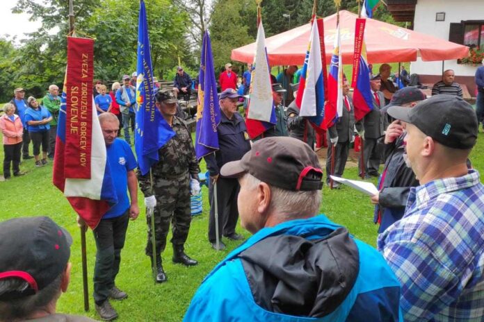 Zagorski častniki na slovesnosti na Čemšeniški planini