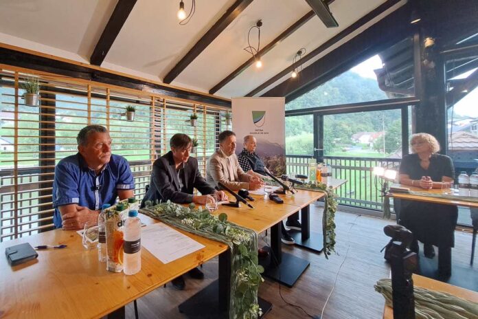 Ob prazniku druženje z novinarji