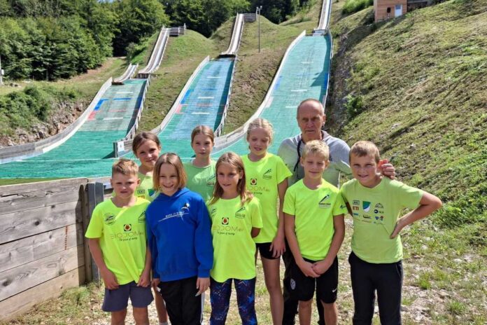 Kisovški orlički skakali nad Ajdovščino