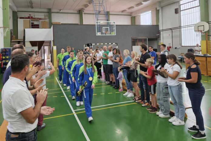 Sprejem za evropsko prvakinjo Evo Hribar in soborce