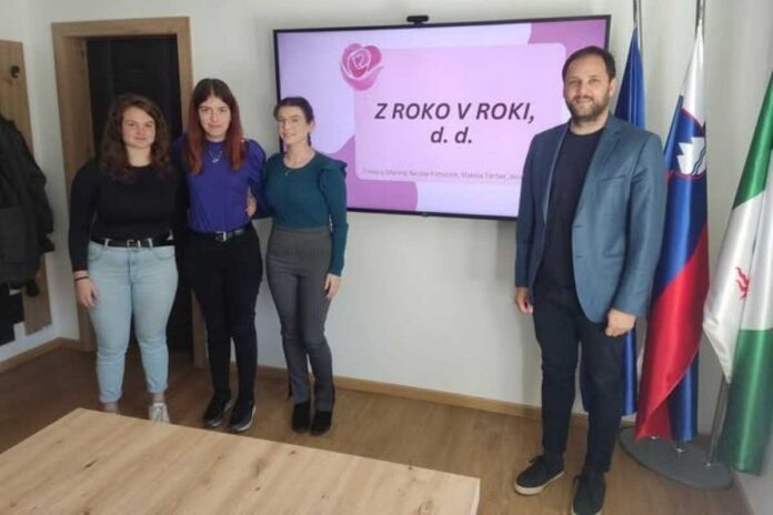 Dijaško podjetje GESŠ na obisku pri županu Hrastnika