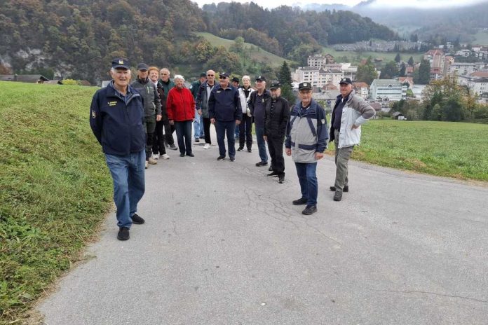 Zagorski častniki na pohodu hraniteljev orožja