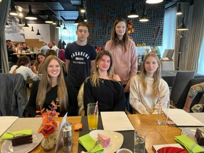 AEIOU Universe – Poletne zgodbe in pesmi