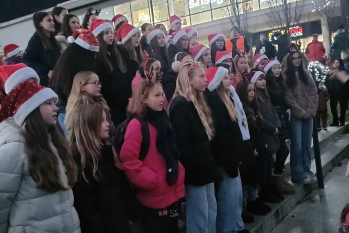 Naj zagorijo lučke in zapoje srce 2025