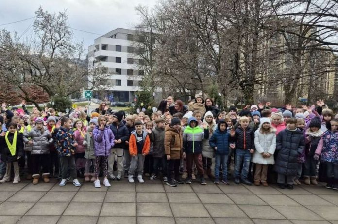 Otroci polepšali praznične dni