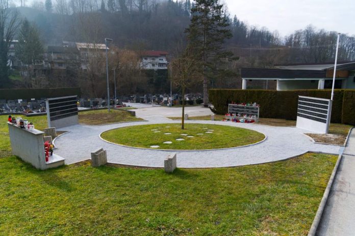 Dve novi obeležji na Dolu