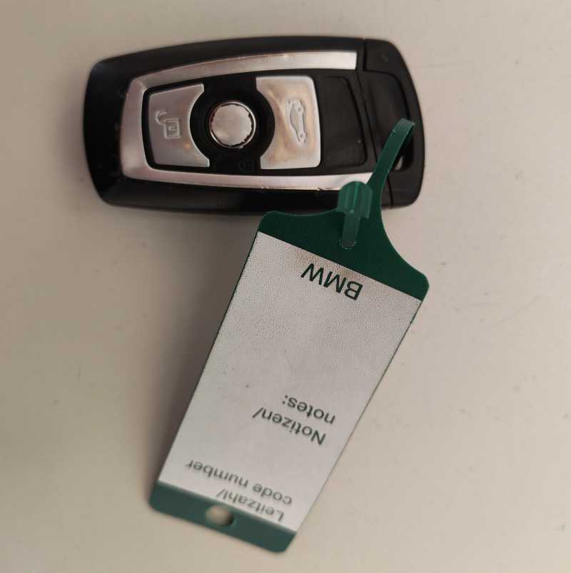 Ukradli bencin, našli ključe