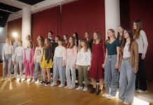 Preobleka pesmi Igrišče za mejo