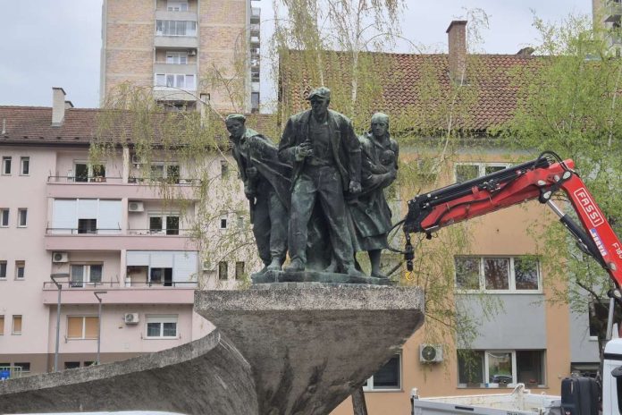 Spomenik revolucije gre prvič v obnovo