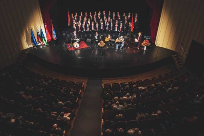 V Trbovljah partizanski pevski zbor