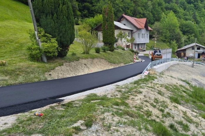 Rekonstrukcija ceste čez Blate