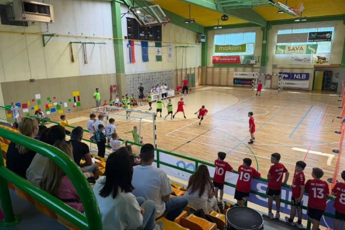 Mini rokomet, medalje in sončna sobota