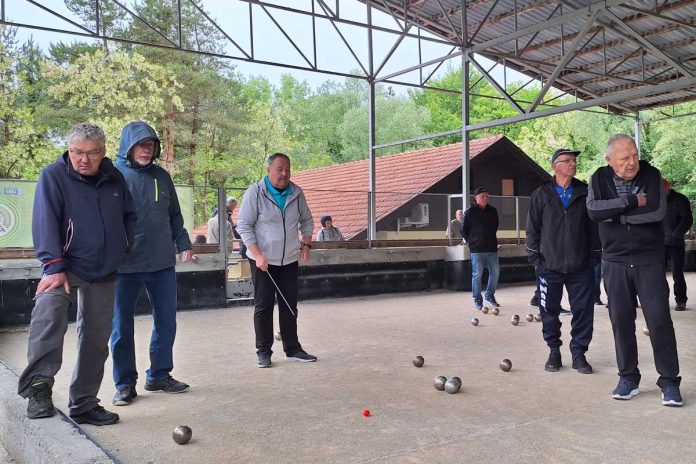 Območno tekmovanje v balinanju