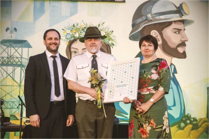 Jubilejno priznanje Lovski družini Hrastnik
