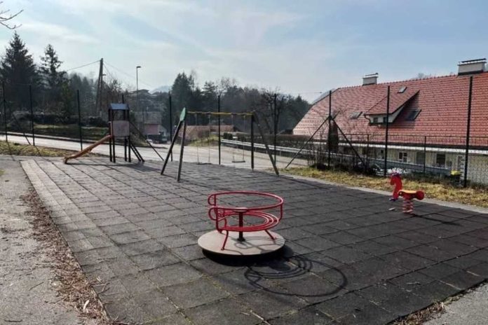 Prenova igrišča na Šuštarjevi koloniji