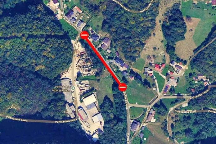 Popolna zapora ceste Dol križišče-Blate
