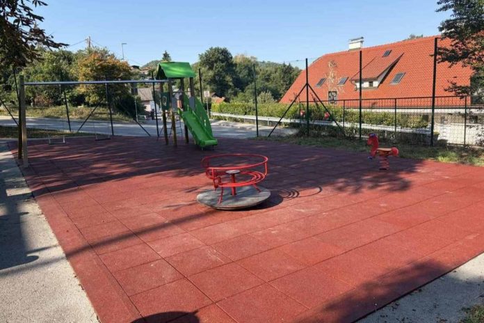 Na Šuštarjevi prenovljeno igrišče