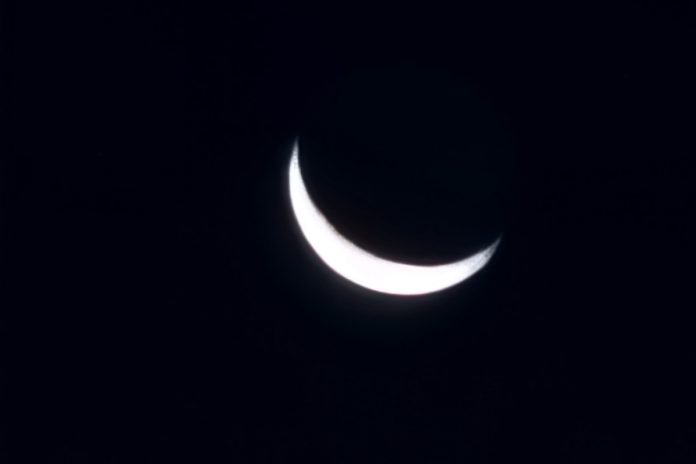 Mesto, luna in jaz