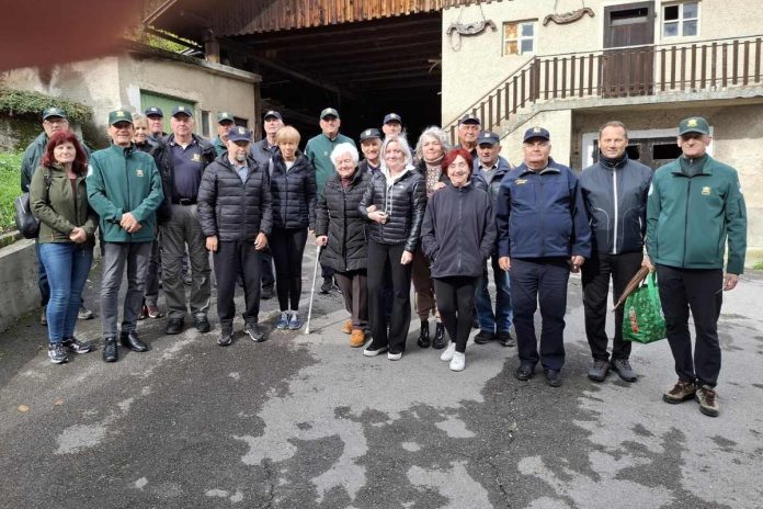 Častniki in veterani na pohodu po poteh hraniteljev orožja
